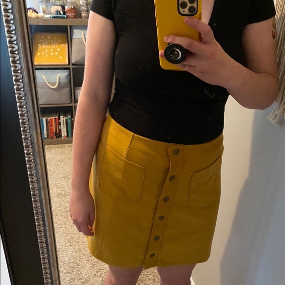Button Up Mustard Yellow F21 Mini Skirt NWOT - Picture 2 of 3